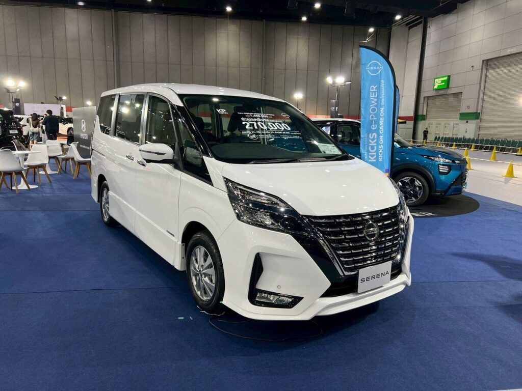 Nissan Serena e-POWER 2026 สีขาวในบูธ FAST Auto Show 2026