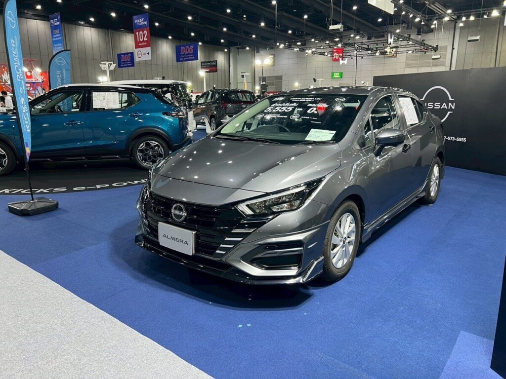 Nissan Almera 2026 สีเทาในงาน FAST Auto Show 2026