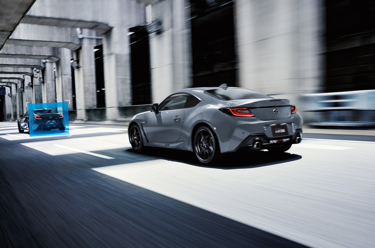 TOYOTA GR86 2026 ปรับไมเนอร์เชนจ์ คืนชีพสีเทา Solid Gray อัปเกรดช่วงล่างและกล้อง EyeSight 3 ตัว 2