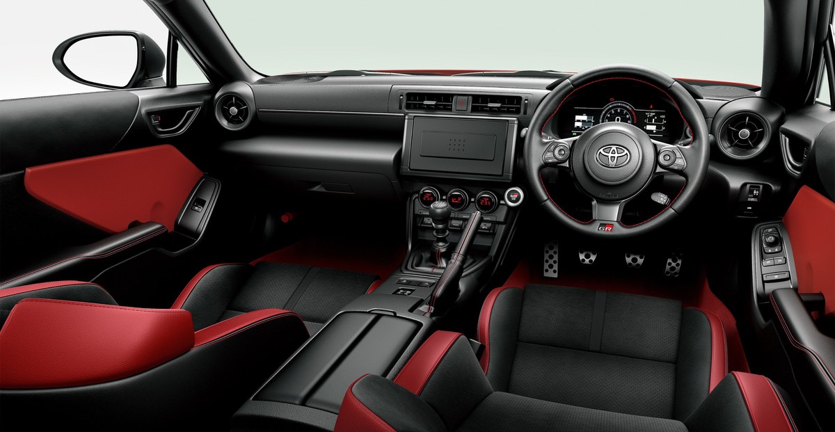TOYOTA GR86 2026 ปรับไมเนอร์เชนจ์ คืนชีพสีเทา Solid Gray อัปเกรดช่วงล่างและกล้อง EyeSight 3 ตัว 5