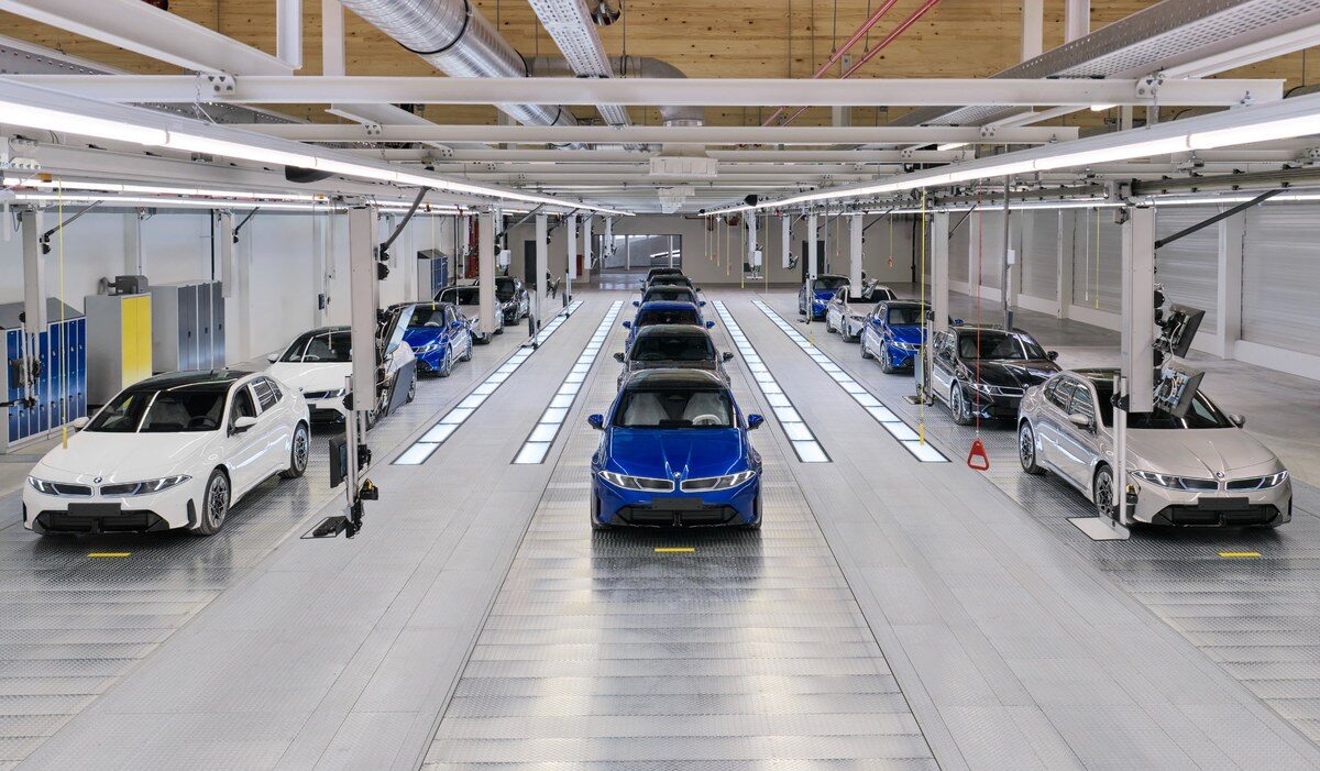 BMW ปรับทัพรับศึกหนัก! ผ่าแผนปฏิรูปองค์กร หลังกำไรไตรมาส 2 ทรงตัว พร้อมดันไลน์อัพ Neue Klasse ลุยตลาดโลก 2