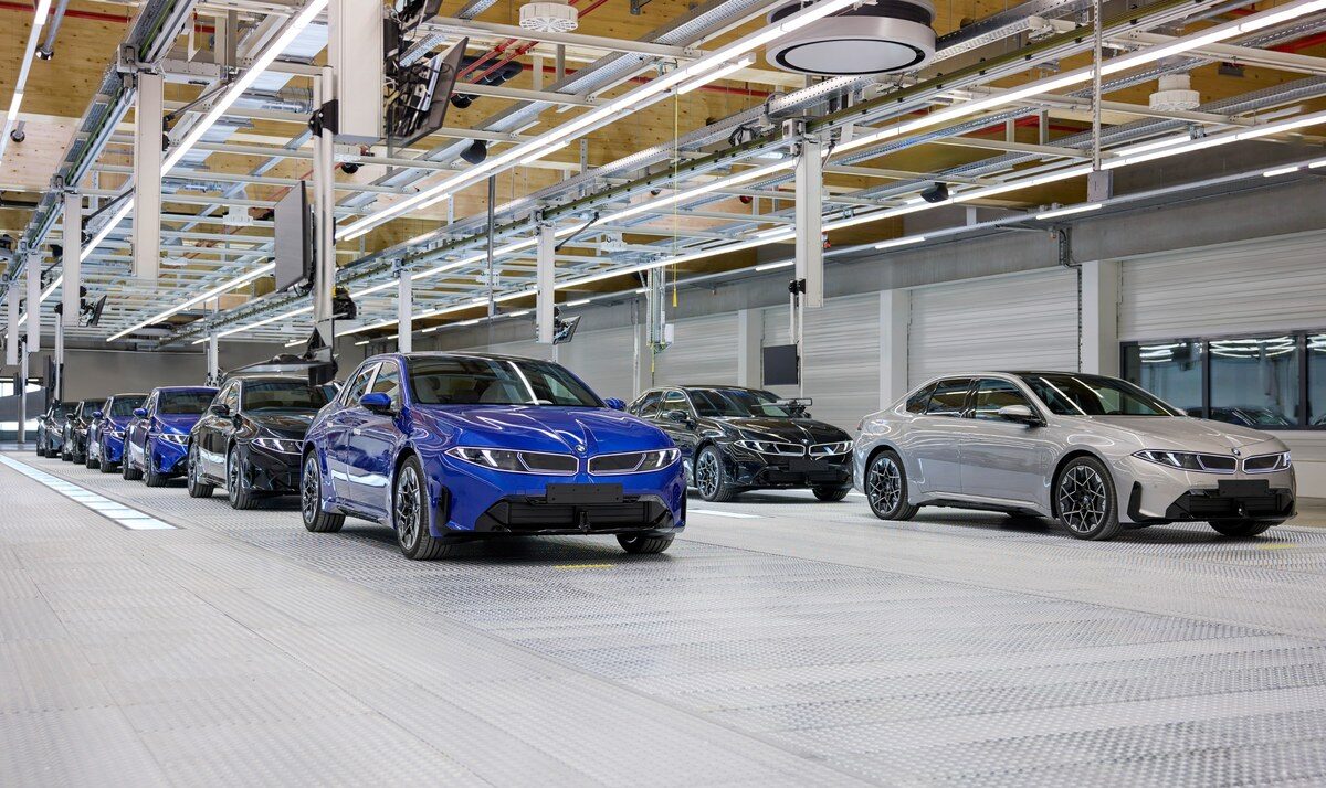 BMW ปรับทัพรับศึกหนัก! ผ่าแผนปฏิรูปองค์กร หลังกำไรไตรมาส 2 ทรงตัว พร้อมดันไลน์อัพ Neue Klasse ลุยตลาดโลก 4