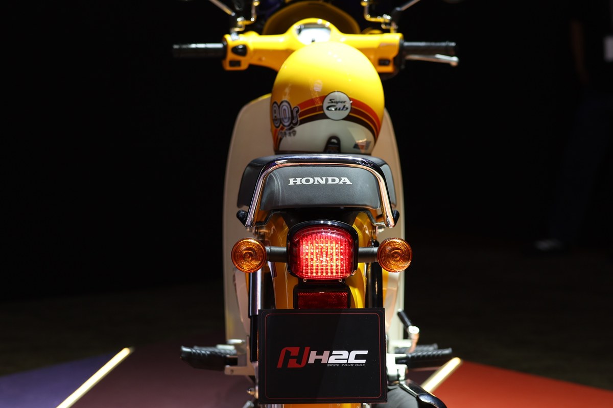 Honda Super Cub Tokyo 80s Limited Edition 2026 เคาะราคา 54,000 บาท ผลิตจำกัดเพียง 500 คัน 10