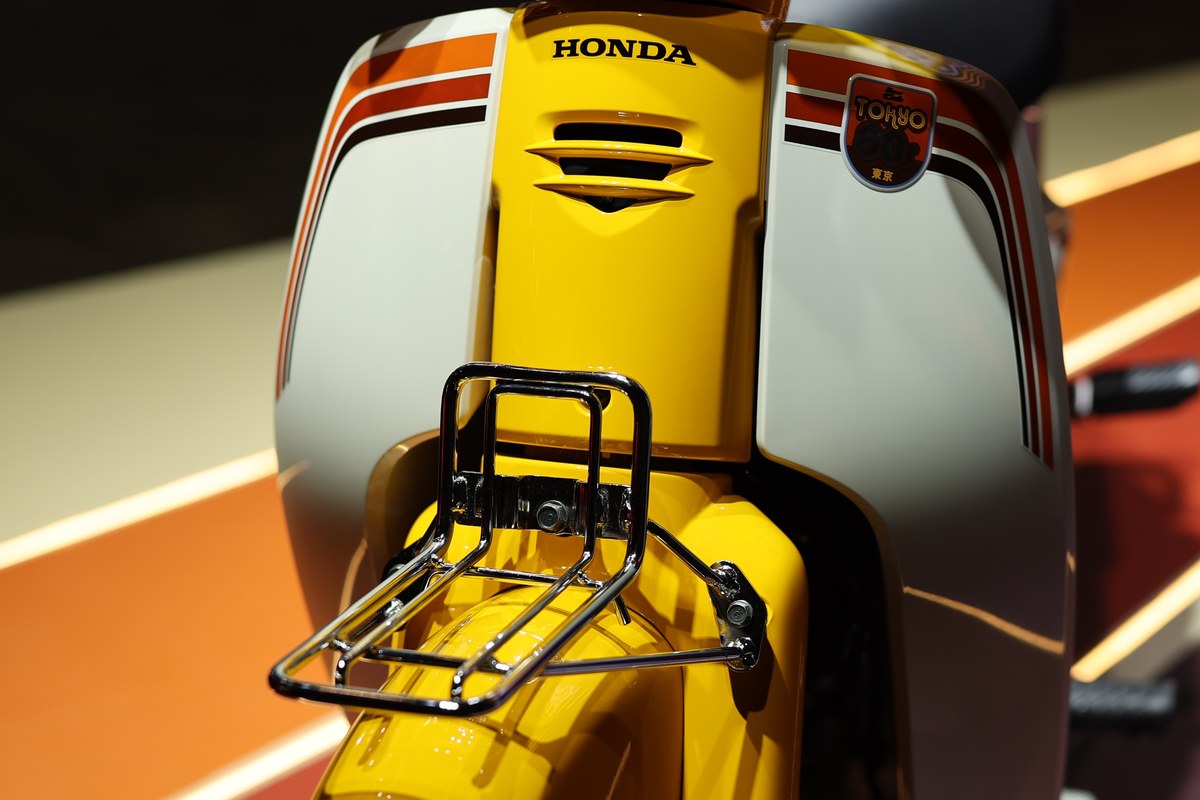 Honda Super Cub Tokyo 80s Limited Edition 2026 เคาะราคา 54,000 บาท ผลิตจำกัดเพียง 500 คัน 16
