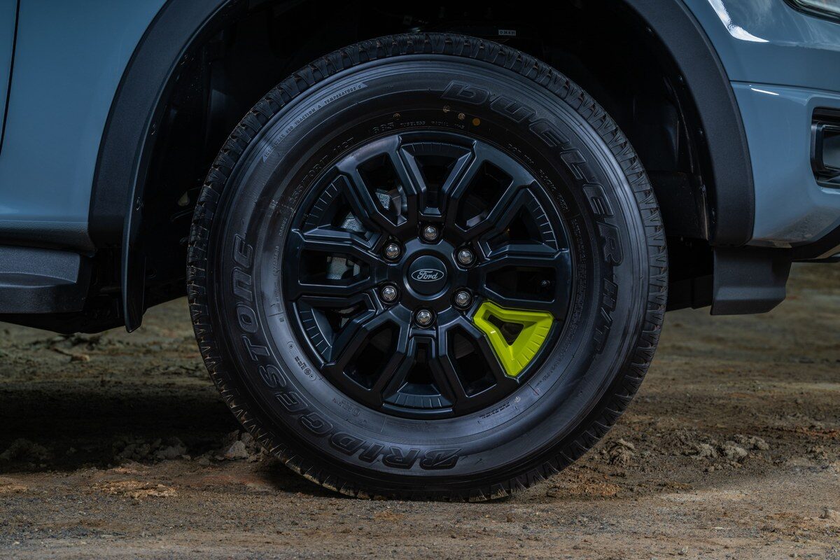 เปิดตัว FORD RANGER WOLFTRAK 2026 รุ่นย่อยใหม่ ฉลอง 30 ปีในไทย ดีไซน์ดุดัน 2.0 เกียร์ 10 สปีด ราคาโปรโมชั่นเริ่ม 49,000 บาท 10