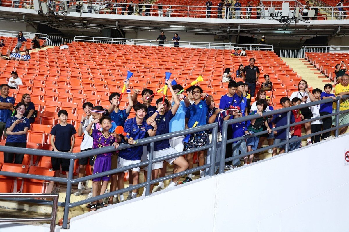 ฮุนได ประเทศไทย เชียร์ทัพช้างศึก ลุยศึก ASEAN Hyundai Cup 2026 แจกเสื้อทีมชาติไทยเมื่อทดลองขับที่โชว์รูม หลังทีมชาติไทยคว้าชัยเกมเหย้า 16