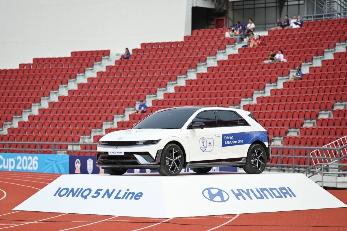 ฮุนได ประเทศไทย เชียร์ทัพช้างศึก ลุยศึก ASEAN Hyundai Cup 2026 แจกเสื้อทีมชาติไทยเมื่อทดลองขับที่โชว์รูม หลังทีมชาติไทยคว้าชัยเกมเหย้า 22