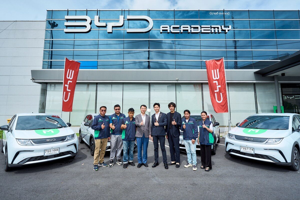 บีวายดี จับมือ LINE MAN ส่งมอบ BYD DOLPHIN 2026 เป็นรถพลังงานสะอาดผ่าน LINE MAN RIDE 2