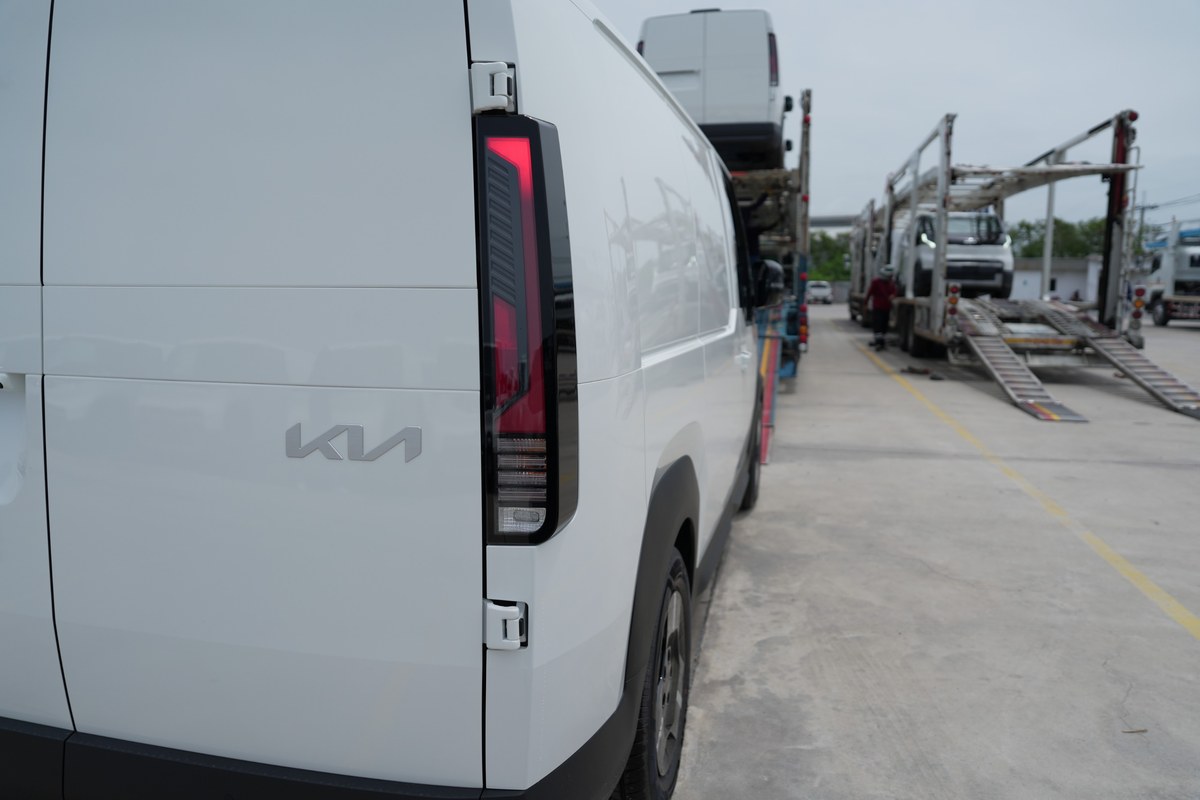 เปิดตัว THE KIA PV5 CARGO 2026 รถตู้ไฟฟ้าเชิงพาณิชย์ พื้นที่บรรทุก 4,420 ลิตร เคาะราคา 1,199,000 บาท 4