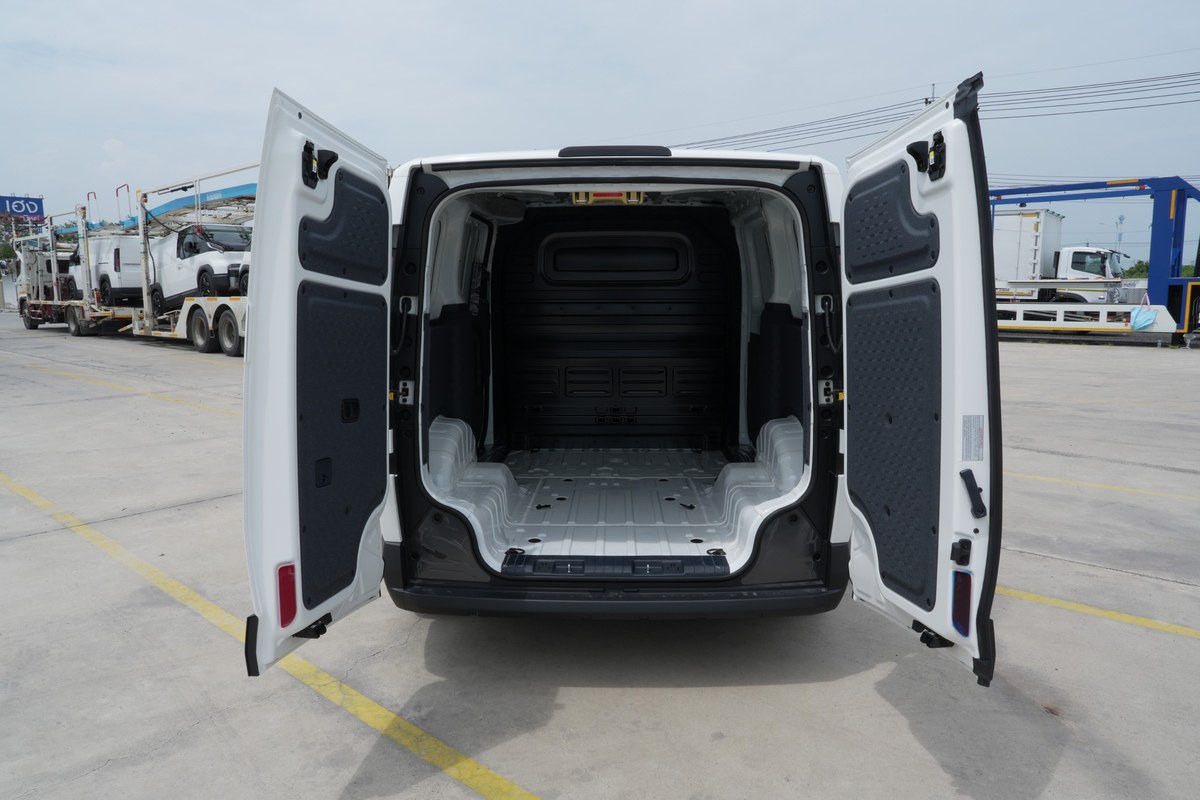 เปิดตัว THE KIA PV5 CARGO 2026 รถตู้ไฟฟ้าเชิงพาณิชย์ พื้นที่บรรทุก 4,420 ลิตร เคาะราคา 1,199,000 บาท 6