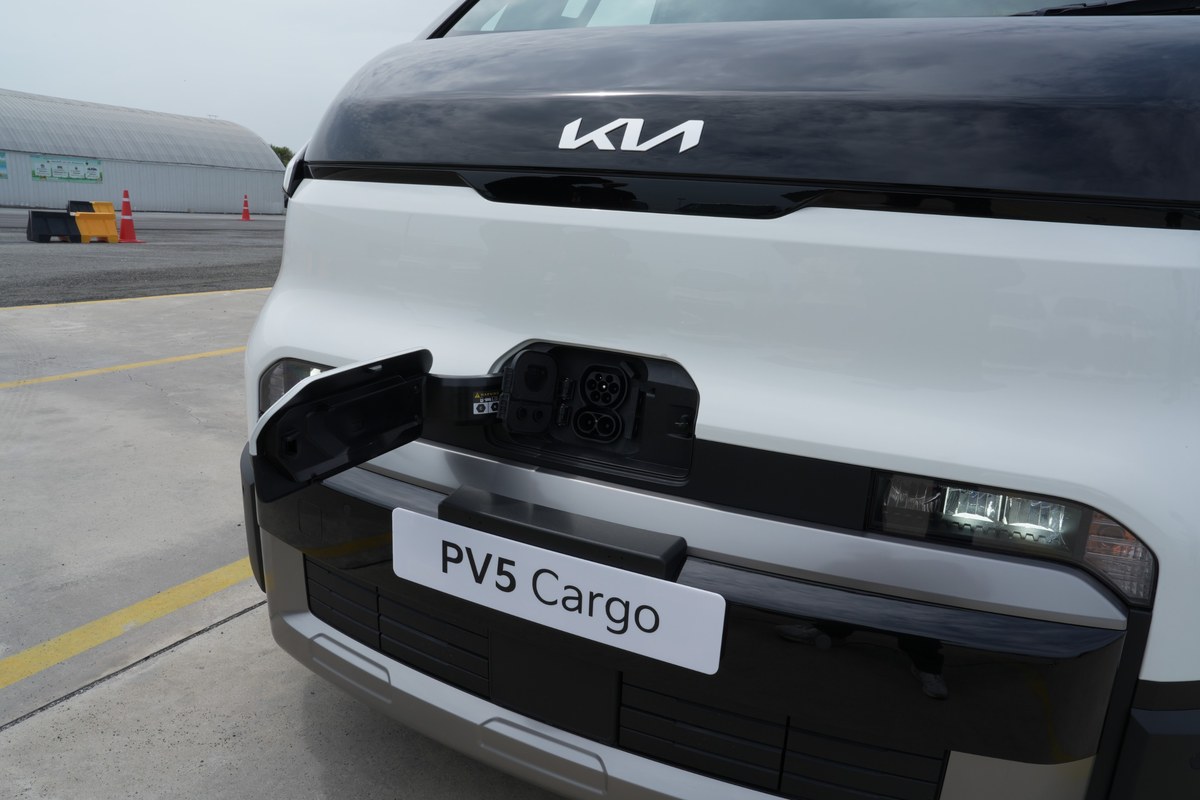 เปิดตัว THE KIA PV5 CARGO 2026 รถตู้ไฟฟ้าเชิงพาณิชย์ พื้นที่บรรทุก 4,420 ลิตร เคาะราคา 1,199,000 บาท 8