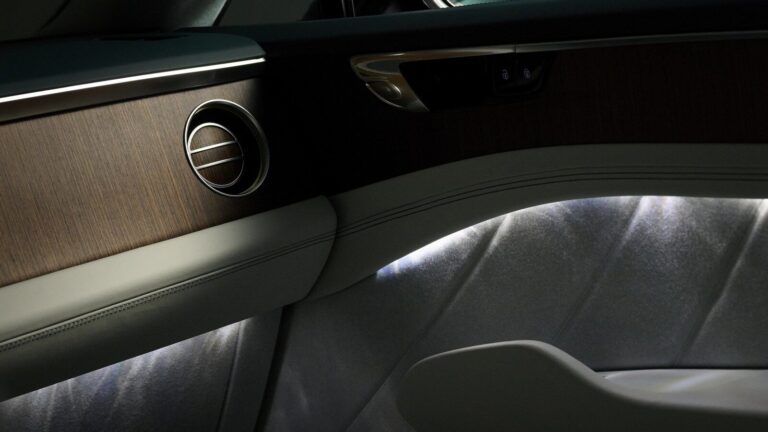 Bentley Torcal 2026 อัลตราลักชัวรี EV รุ่นแรก พลิกโฉมห้องโดยสารด้วยขนแกะเมอริโน 100% ผสานไม้วอลนัท Ombre Veneer สุดประณีต