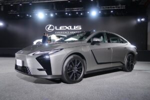 ALL-NEW LEXUS ES 2026 BEV ซีดานไฟฟ้าคันแรกของค่าย เปิดตัวราคาเริ่มต้น 3,290,000 บาท