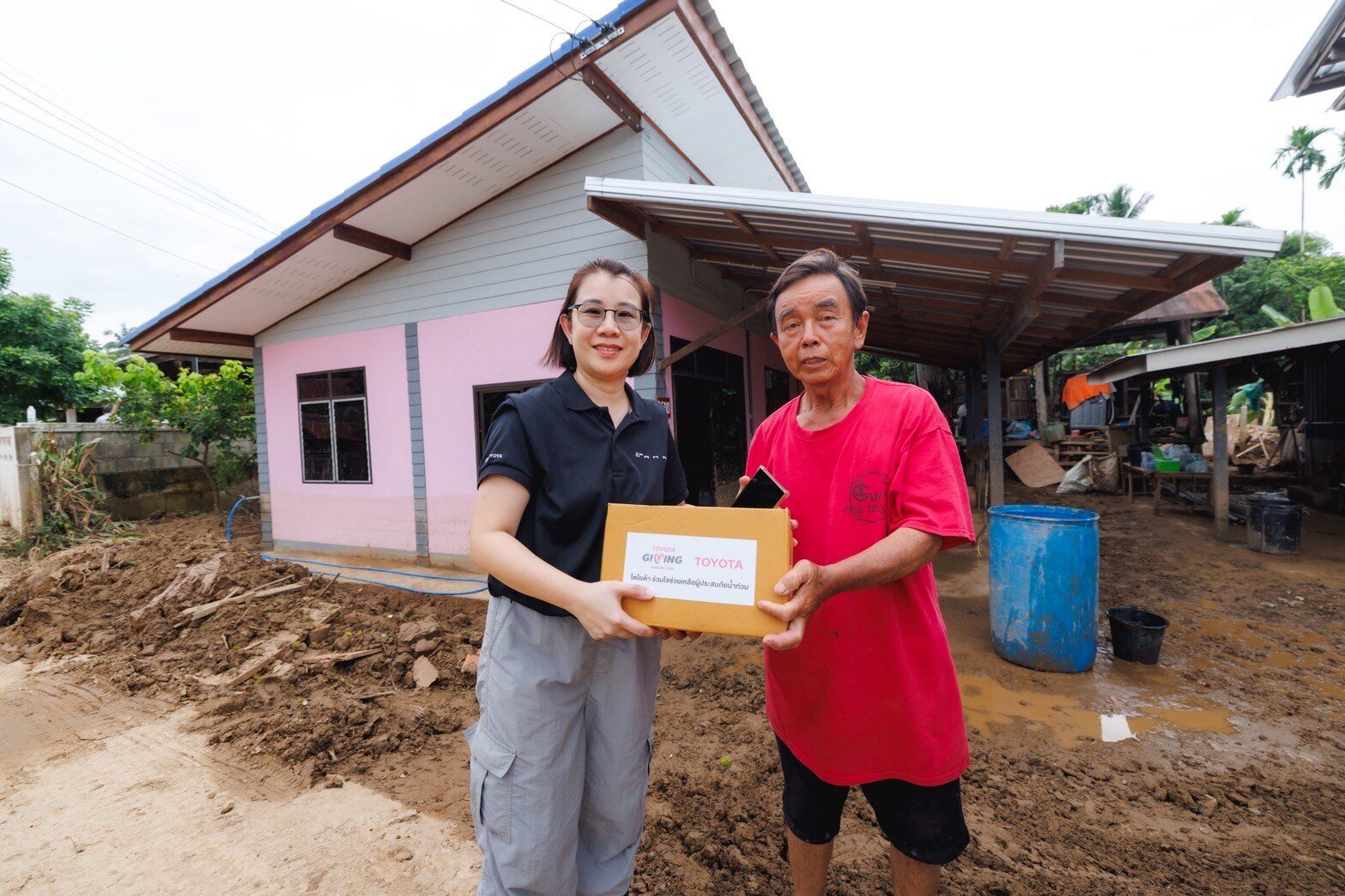 โตโยต้า ร่วมกับ โตโยต้าน่าน เร่งลงพื้นที่ส่งมอบถุงยังชีพช่วยผู้ประสบอุทกภัย อ.ปัว จ.น่าน ขับเคลื่อนโครงการ “TOYOTA GIVING” ปี 2026 3