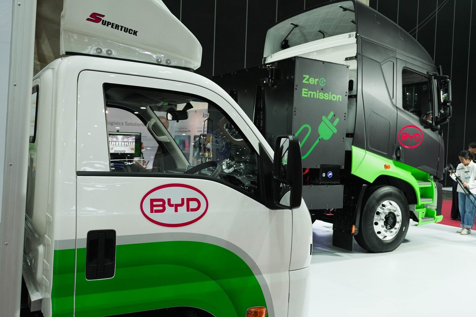 บีวายดี ผนึก เรเว่ บุกตลาดโลจิสติกส์ไทย เปิดตัวรถบรรทุกไฟฟ้า 6 ล้อ BYD T35 2026 เริ่ม 9.99 แสนบาท ควงหัวลากไฟฟ้า 10 ล้อ BYD Q3 2026 โชว์ในงาน TILOG-LOGISTIX 2026 3