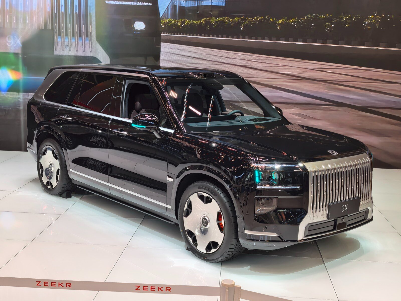 ZEEKR ยกทัพยนตรกรรมเรือธงบุก Chengdu Motorshow 2026 โชว์เทคโนโลยีล้ำอนาคตกว่า 180 รายการ ตอกย้ำนิยาม Tech Luxury ภายใต้วิสัยทัศน์ IMAGINE BEYOND 4