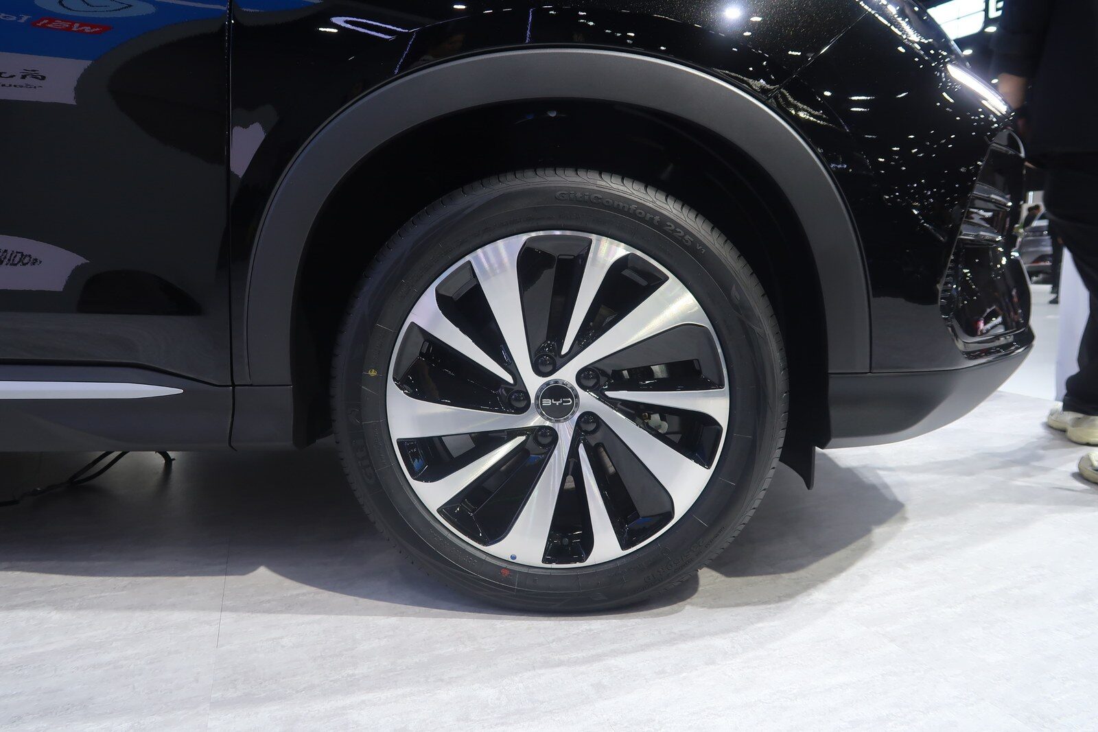 บีวายดี เปิดตัว BYD SEALION 6 DM-i Extended 2026 แบตเตอรี่ใหญ่ขึ้น วิ่งไฟฟ้าล้วน 150 กม. ถังน้ำมัน 60 ลิตร เคาะราคา 969,900 บาท ในงาน BIG MOTOR SALE 2026 4