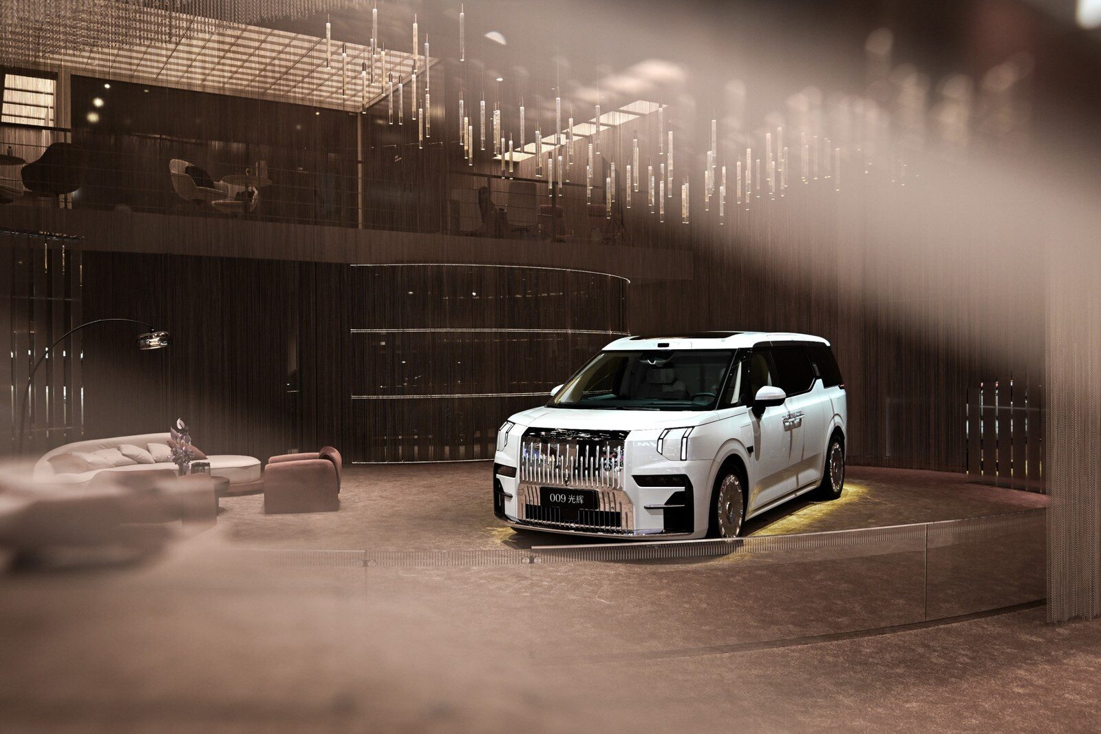 ZEEKR ยกทัพยนตรกรรมเรือธงบุก Chengdu Motorshow 2026 โชว์เทคโนโลยีล้ำอนาคตกว่า 180 รายการ ตอกย้ำนิยาม Tech Luxury ภายใต้วิสัยทัศน์ IMAGINE BEYOND 5