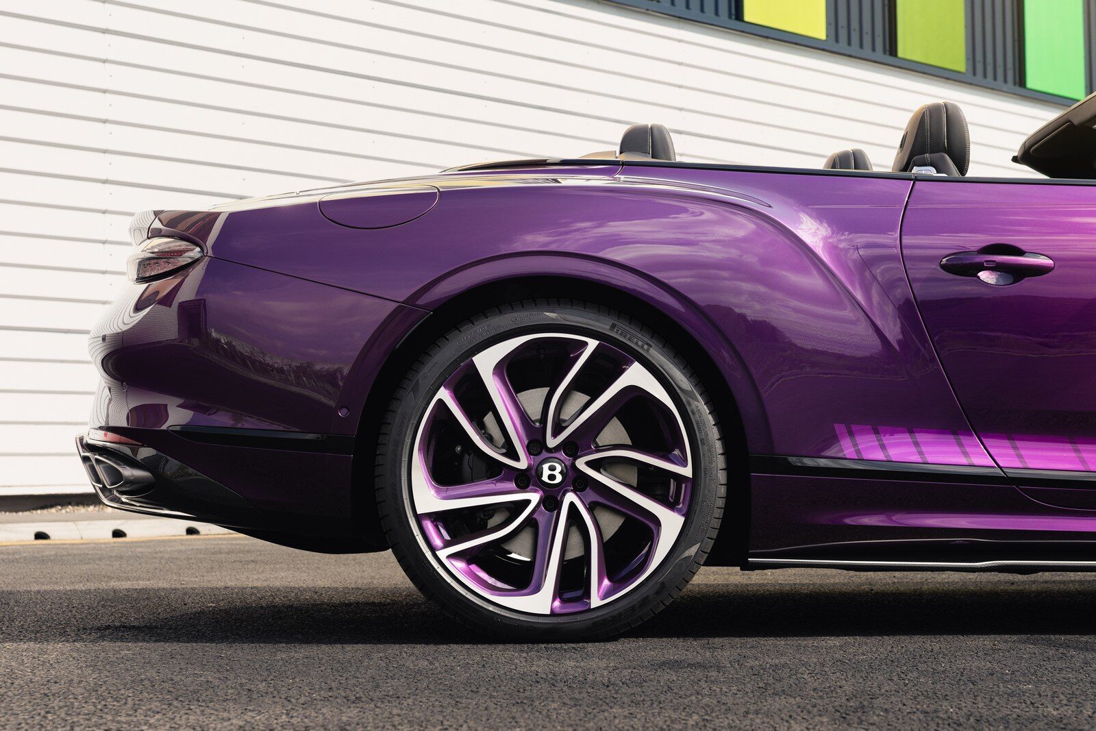เบนท์ลีย์ เผยโฉม Bentley Continental GTC 2026 รุ่นพิเศษคันเดียวในโลก ฉลอง 80 ปี โรงงานเมืองครูว์ ก่อนเปิดศักราชรถยนต์ไฟฟ้า 5