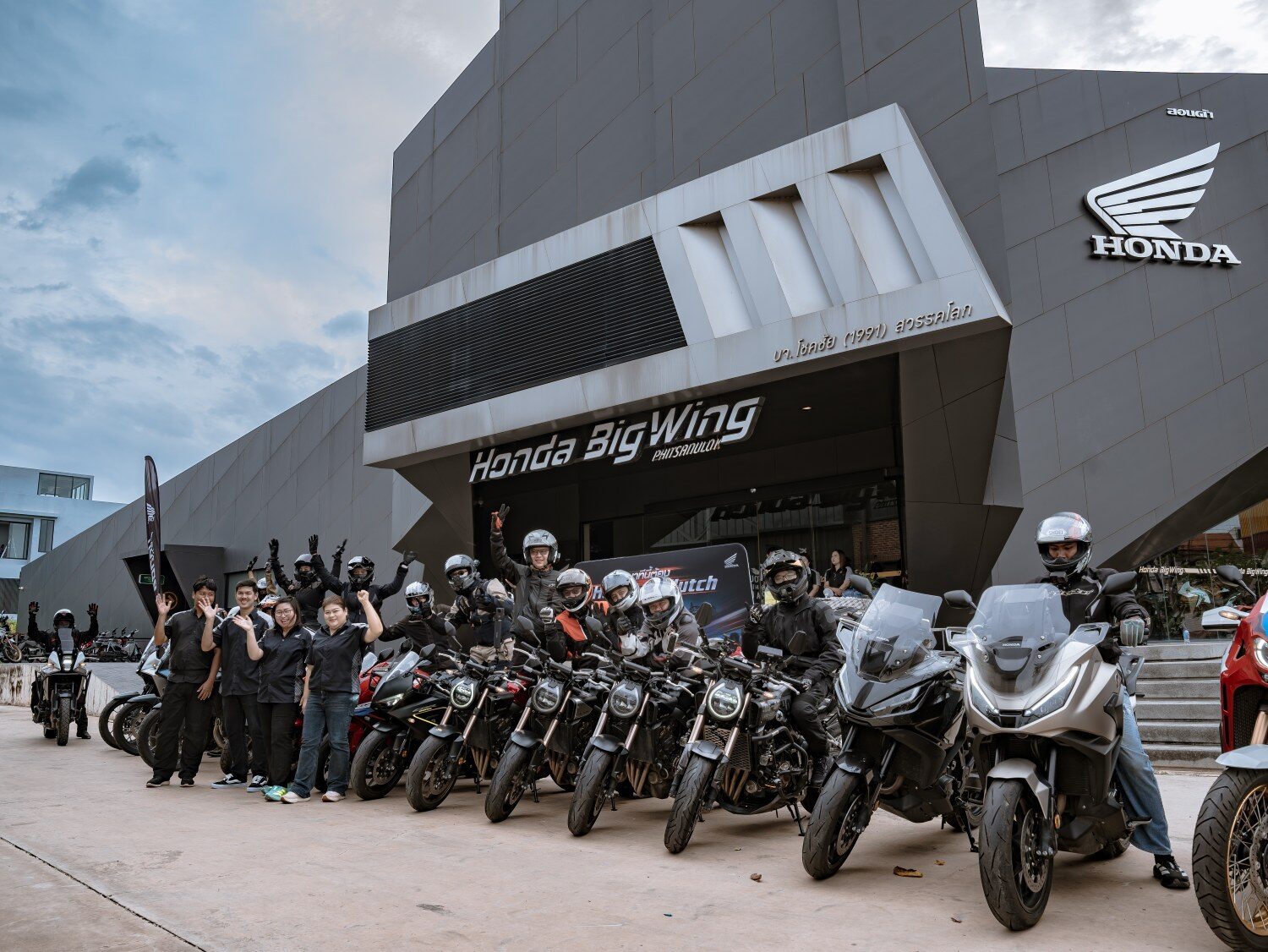 ฮอนด้าบิ๊กไบค์ ปิดฉากทริปใหญ่ “Honda E-Clutch The 4 Exclusive Xperience” ลุย 4 ภาคกว่า 3,000 กม. 1,500 โค้ง พิสูจน์เทคโนโลยีคลัตช์ไฟฟ้าขับขี่ง่ายและเร้าใจบนถนนจริง 6