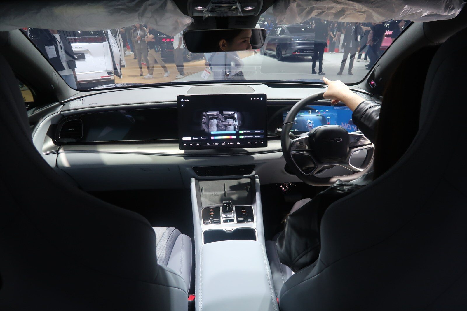 บีวายดี เปิดตัว BYD SEALION 7 AWD Ultimate 2026 อัปเกรดแบตเตอรี่ใหญ่ 91.3 kWh วิ่งไกล 600 กม. ชาร์จไว DC 230 kW เคาะราคา 1,349,900 บาท 6