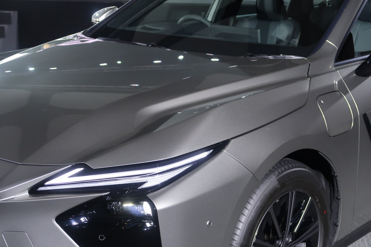 ALL-NEW LEXUS ES 2026 BEV ซีดานไฟฟ้าคันแรกของค่าย เปิดตัวราคาเริ่มต้น 3,290,000 บาท 6
