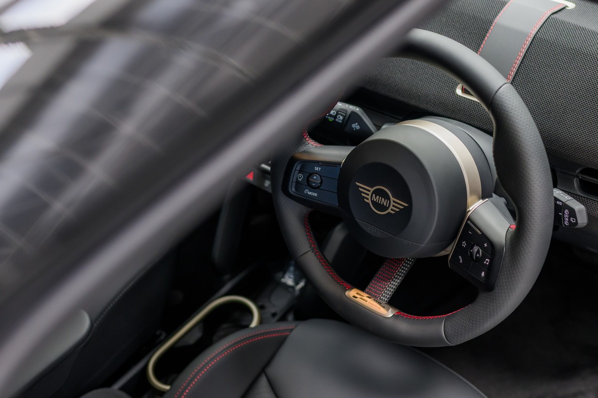 มินิ ประเทศไทย เปิดตัวท็อปสุด MINI Aceman SE JCW Collection 2026 ลิมิเต็ด 30 คัน ใส่ล้อ 19 นิ้ว ออปชันเต็มขั้นสุด เคาะราคา 2.099 ล้านบาท 6