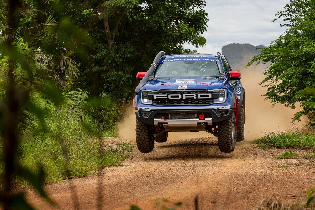 ฟอร์ด ครองบัลลังก์ออฟโรด ป้องกันแชมป์ AXCR 2026 รุ่น T2A สำเร็จ ส่ง Ranger Raptor 2026 กวาดอันดับ 1-2 ยืนโพเดียมคู่ พร้อมอัดส่วนลดพิเศษ 2.4 แสนบาท 7