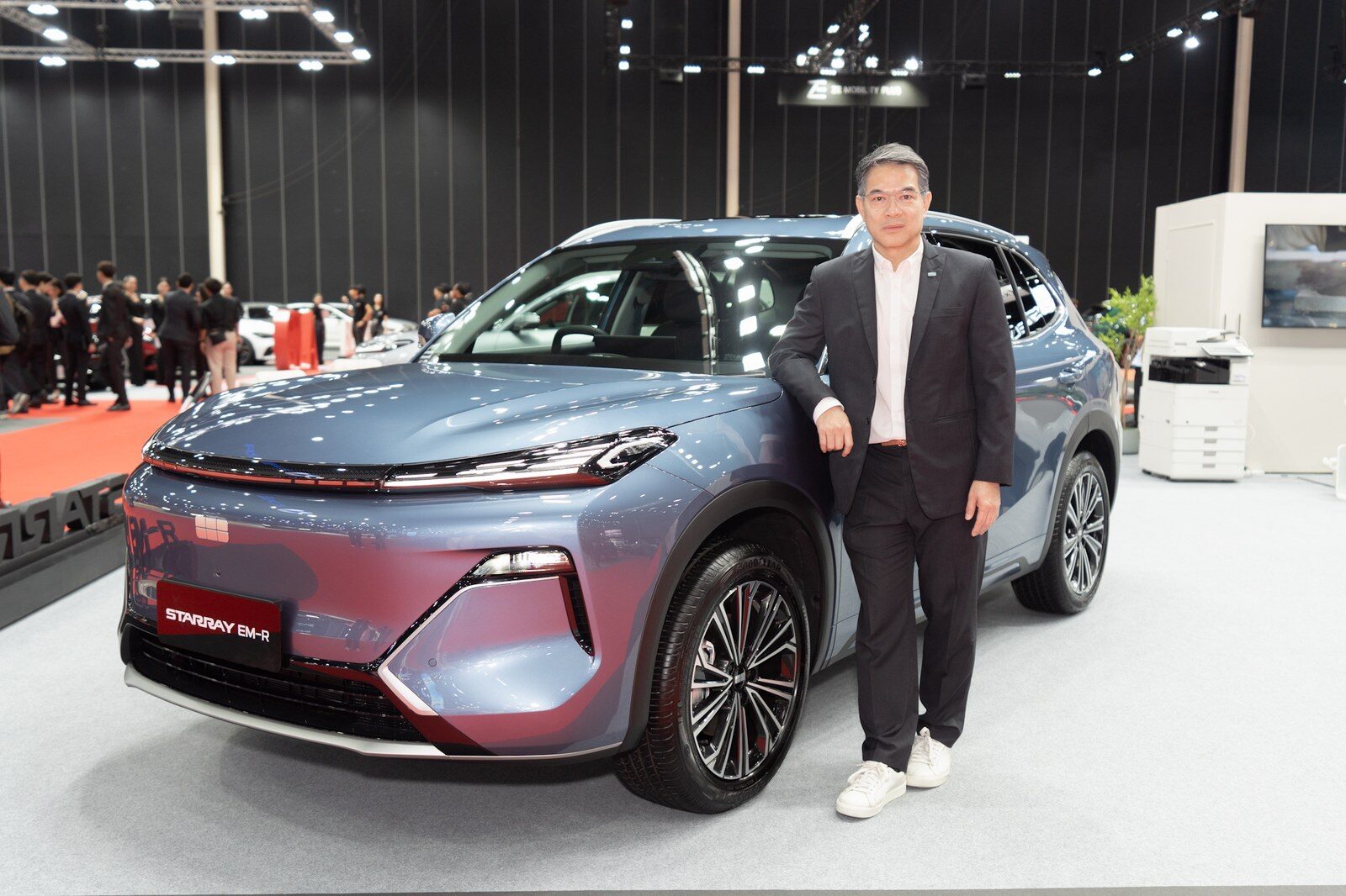 ธนบุรีนอยสเติน ขนทัพ GEELY บุก BIG MOTOR SALE 2026 ส่ง STARRAY EM-R ขุมพลัง REEV เริ่ม 6.99 แสน ควง EX2 ไฟฟ้าขับหลัง เริ่ม 4.29 แสน และ EX5 ลดสูงสุด 5 หมื่น 7