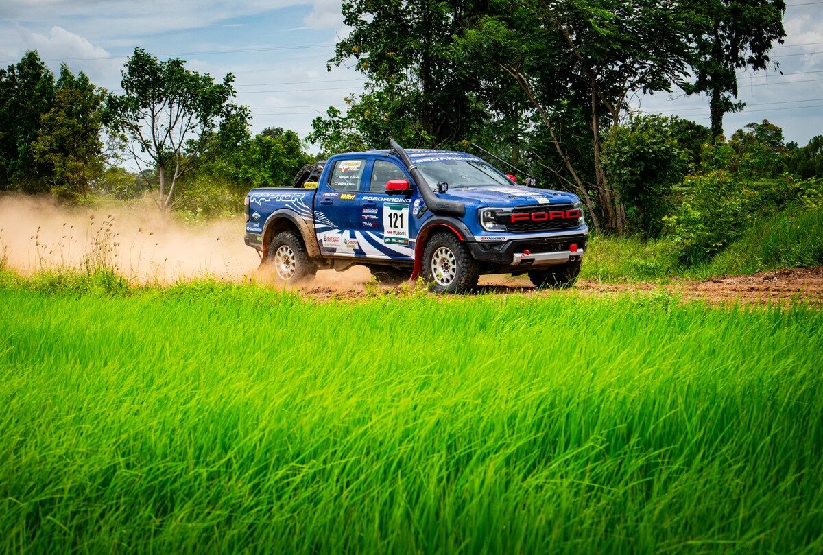 ฟอร์ด ครองบัลลังก์ออฟโรด ป้องกันแชมป์ AXCR 2026 รุ่น T2A สำเร็จ ส่ง Ranger Raptor 2026 กวาดอันดับ 1-2 ยืนโพเดียมคู่ พร้อมอัดส่วนลดพิเศษ 2.4 แสนบาท 8