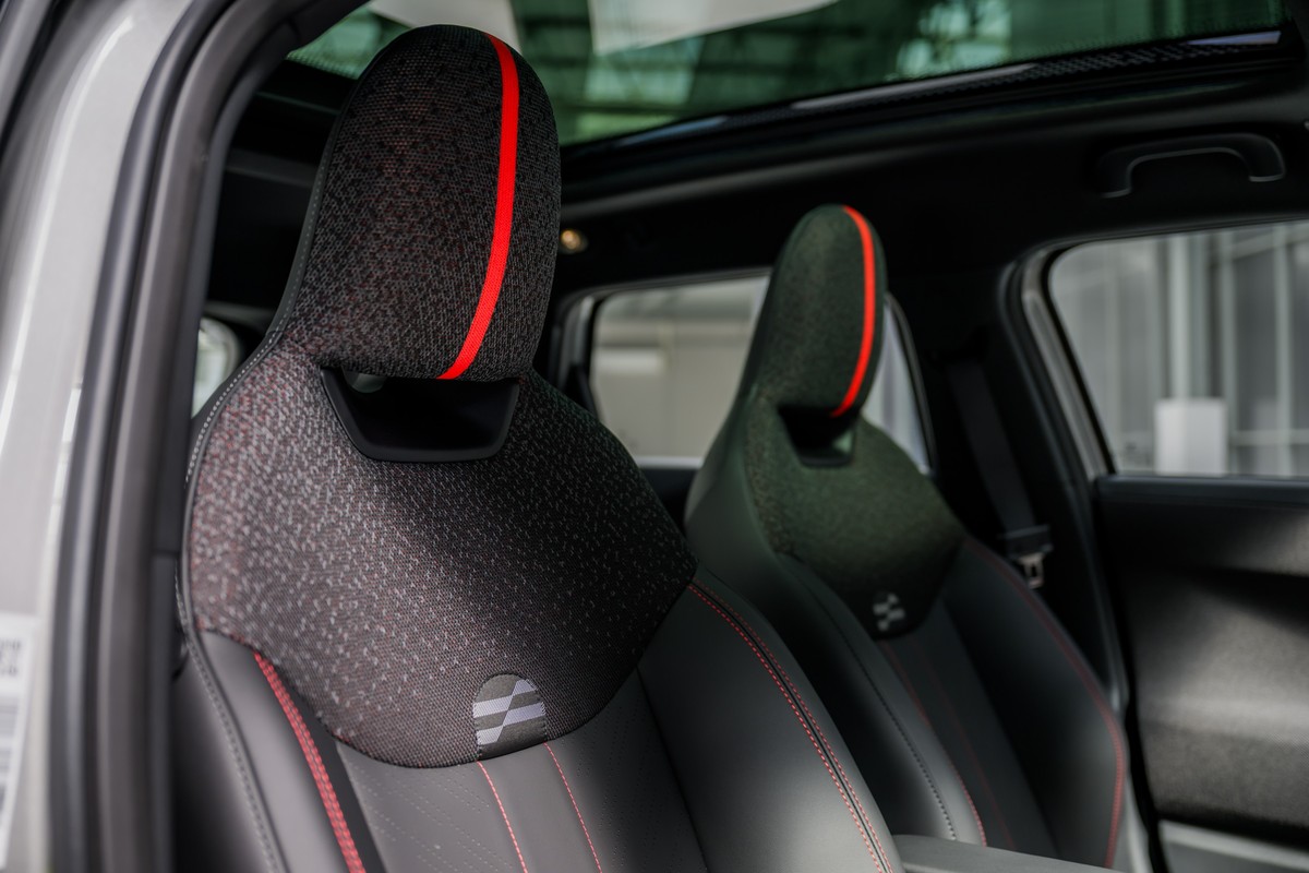 มินิ ประเทศไทย เปิดตัวท็อปสุด MINI Aceman SE JCW Collection 2026 ลิมิเต็ด 30 คัน ใส่ล้อ 19 นิ้ว ออปชันเต็มขั้นสุด เคาะราคา 2.099 ล้านบาท 8