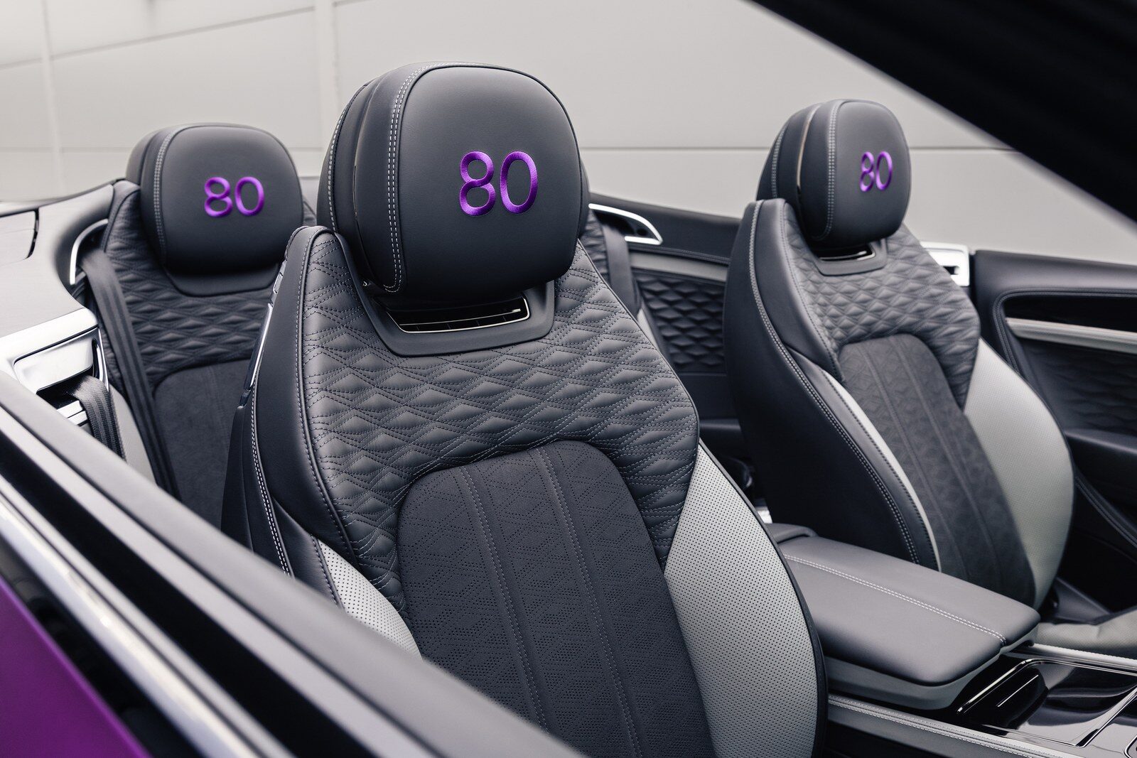 เบนท์ลีย์ เผยโฉม Bentley Continental GTC 2026 รุ่นพิเศษคันเดียวในโลก ฉลอง 80 ปี โรงงานเมืองครูว์ ก่อนเปิดศักราชรถยนต์ไฟฟ้า 9