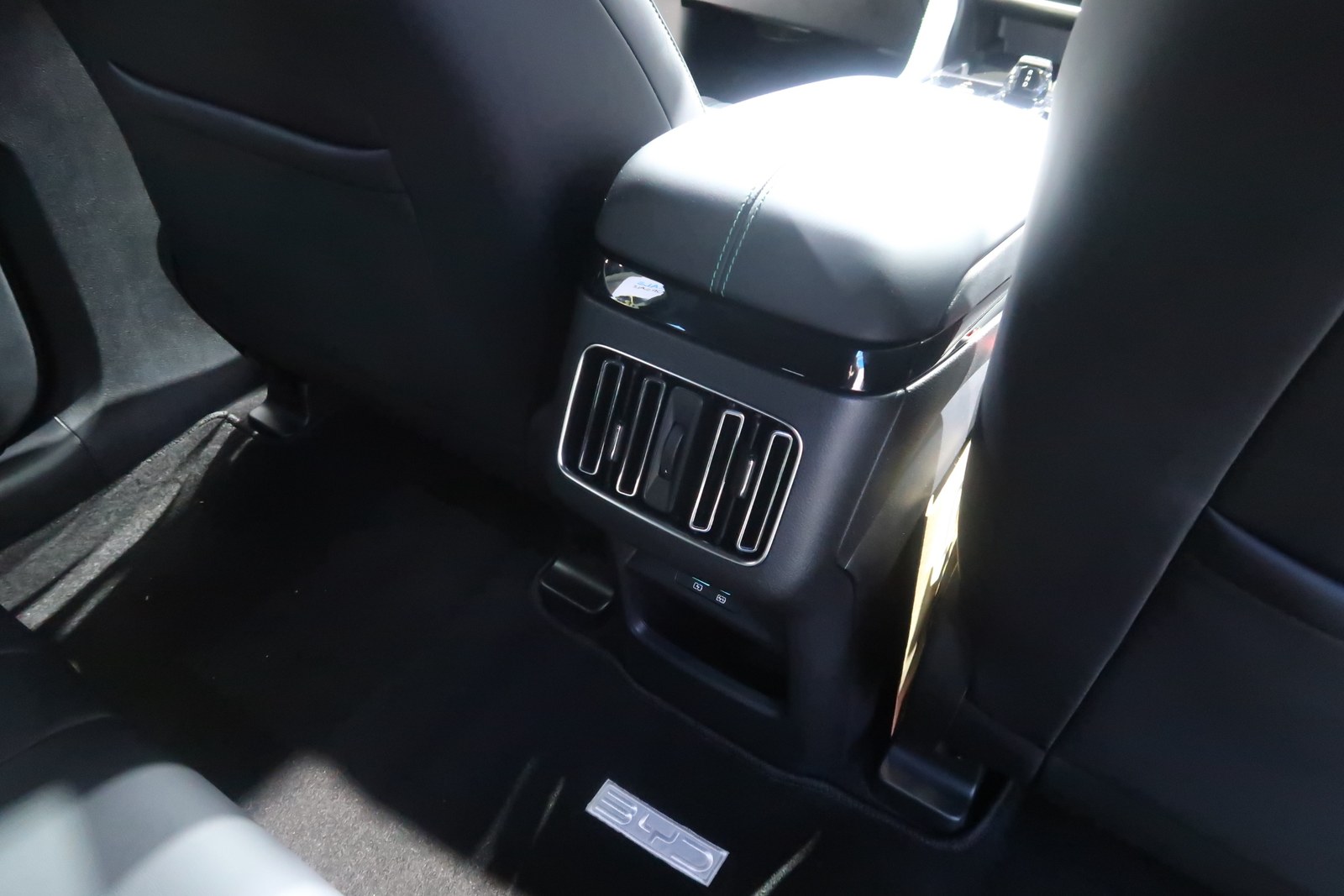 บีวายดี เปิดตัว BYD SEALION 6 DM-i Extended 2026 แบตเตอรี่ใหญ่ขึ้น วิ่งไฟฟ้าล้วน 150 กม. ถังน้ำมัน 60 ลิตร เคาะราคา 969,900 บาท ในงาน BIG MOTOR SALE 2026 9