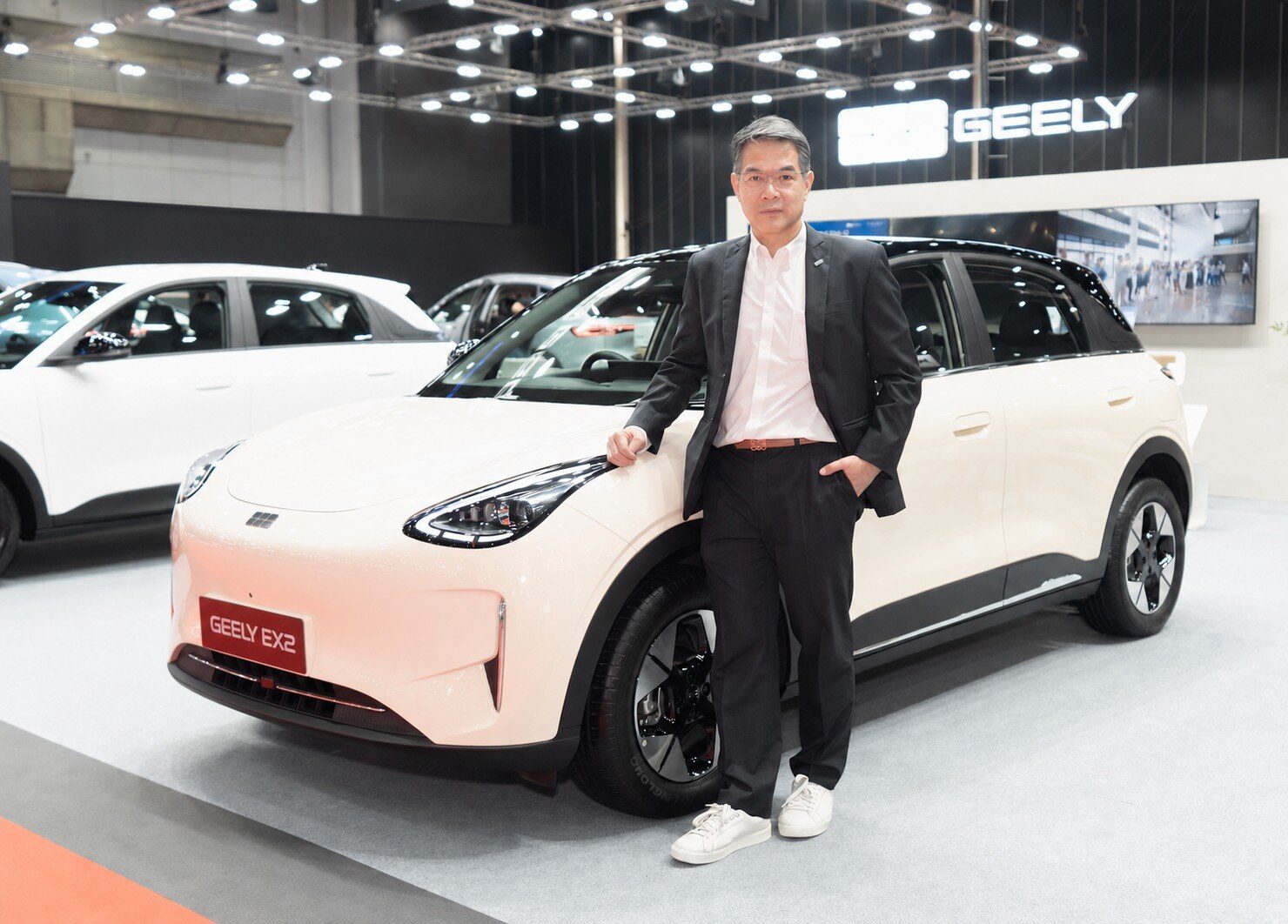 ธนบุรีนอยสเติน ขนทัพ GEELY บุก BIG MOTOR SALE 2026 ส่ง STARRAY EM-R ขุมพลัง REEV เริ่ม 6.99 แสน ควง EX2 ไฟฟ้าขับหลัง เริ่ม 4.29 แสน และ EX5 ลดสูงสุด 5 หมื่น 10