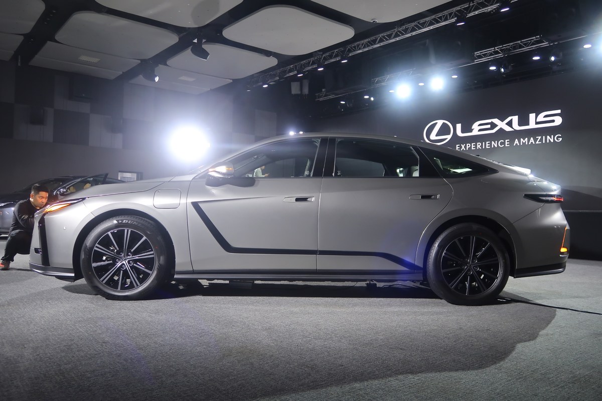 ALL-NEW LEXUS ES 2026 BEV ซีดานไฟฟ้าคันแรกของค่าย เปิดตัวราคาเริ่มต้น 3,290,000 บาท 10