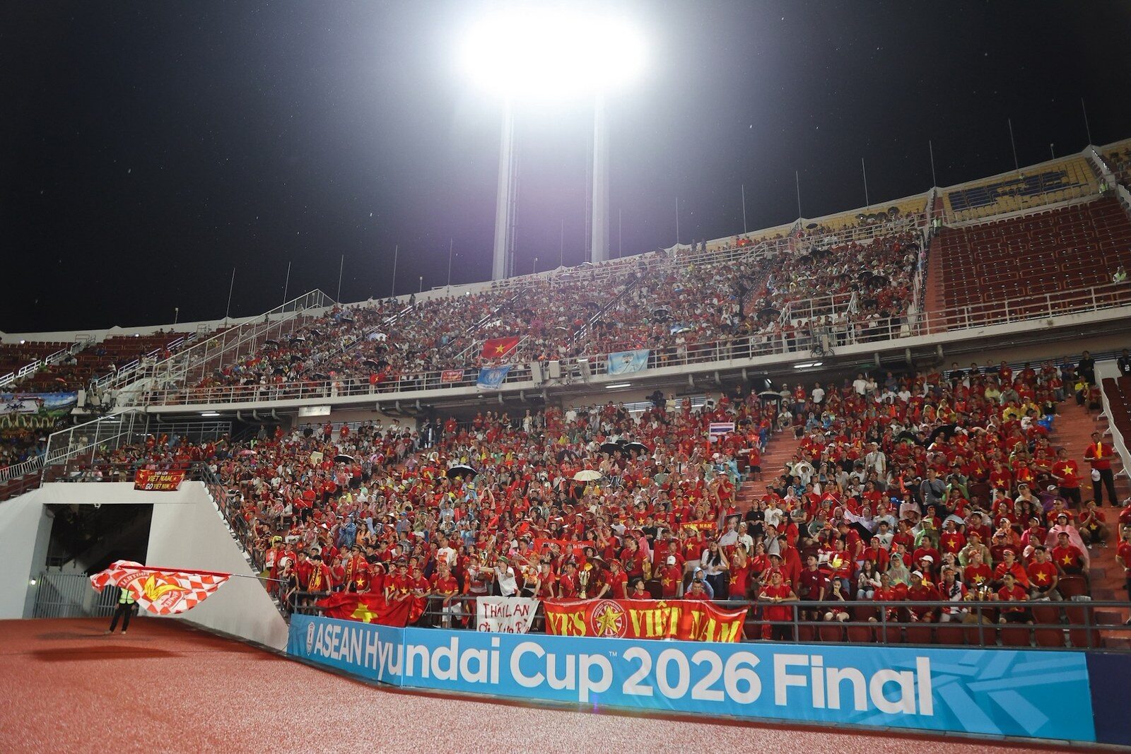 ช้างศึกสู้เต็มที่พ่ายเวียดนาม 0-2 นัดแรกชิงดำ ASEAN Hyundai Cup 2026 ฮุนไดส่งแรงใจแฟนบอล 2.6 หมื่นคน โชว์ตัว IONIQ 5 N Line และ SANTA FE Hybrid ก่อนลุ้นนัดชี้ชะตา 26 ส.ค. นี้ 11