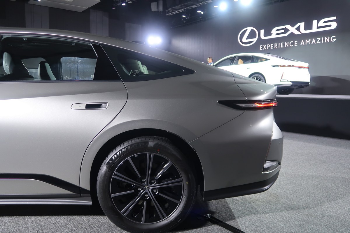 ALL-NEW LEXUS ES 2026 BEV ซีดานไฟฟ้าคันแรกของค่าย เปิดตัวราคาเริ่มต้น 3,290,000 บาท 12