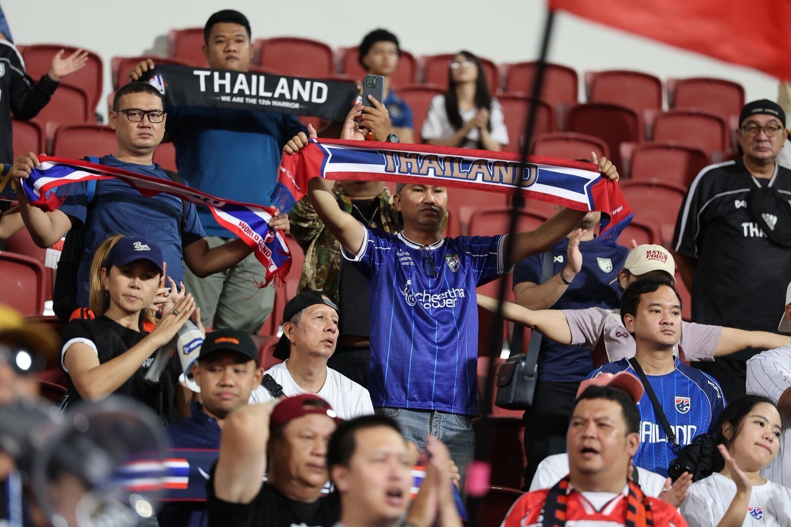 ช้างศึกสู้เต็มที่พ่ายเวียดนาม 0-2 นัดแรกชิงดำ ASEAN Hyundai Cup 2026 ฮุนไดส่งแรงใจแฟนบอล 2.6 หมื่นคน โชว์ตัว IONIQ 5 N Line และ SANTA FE Hybrid ก่อนลุ้นนัดชี้ชะตา 26 ส.ค. นี้ 14