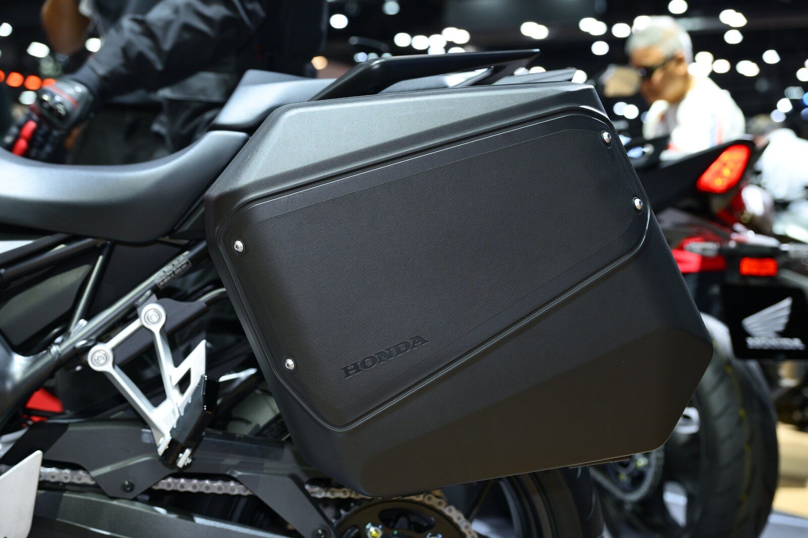 ไทยฮอนด้า เปิดตัว New Honda CB1000GT 2026 สปอร์ตทัวร์ริ่ง 4 สูบ 1,000 ซีซี ช่วงล่างไฟฟ้า จอ TFT 5 นิ้ว เคาะราคาเริ่ม 514, 15