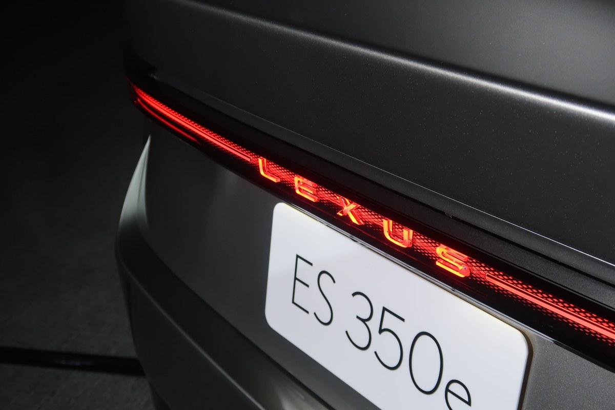 ALL-NEW LEXUS ES 2026 BEV ซีดานไฟฟ้าคันแรกของค่าย เปิดตัวราคาเริ่มต้น 3,290,000 บาท 16