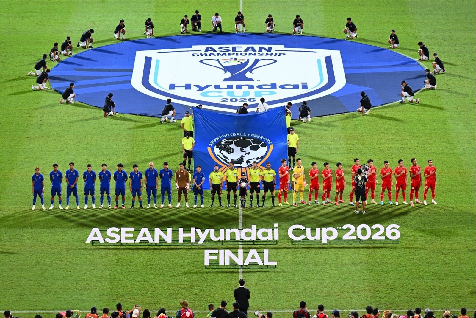 ช้างศึกสู้เต็มที่พ่ายเวียดนาม 0-2 นัดแรกชิงดำ ASEAN Hyundai Cup 2026 ฮุนไดส่งแรงใจแฟนบอล 2.6 หมื่นคน โชว์ตัว IONIQ 5 N Line และ SANTA FE Hybrid ก่อนลุ้นนัดชี้ชะตา 26 ส.ค. นี้ 17