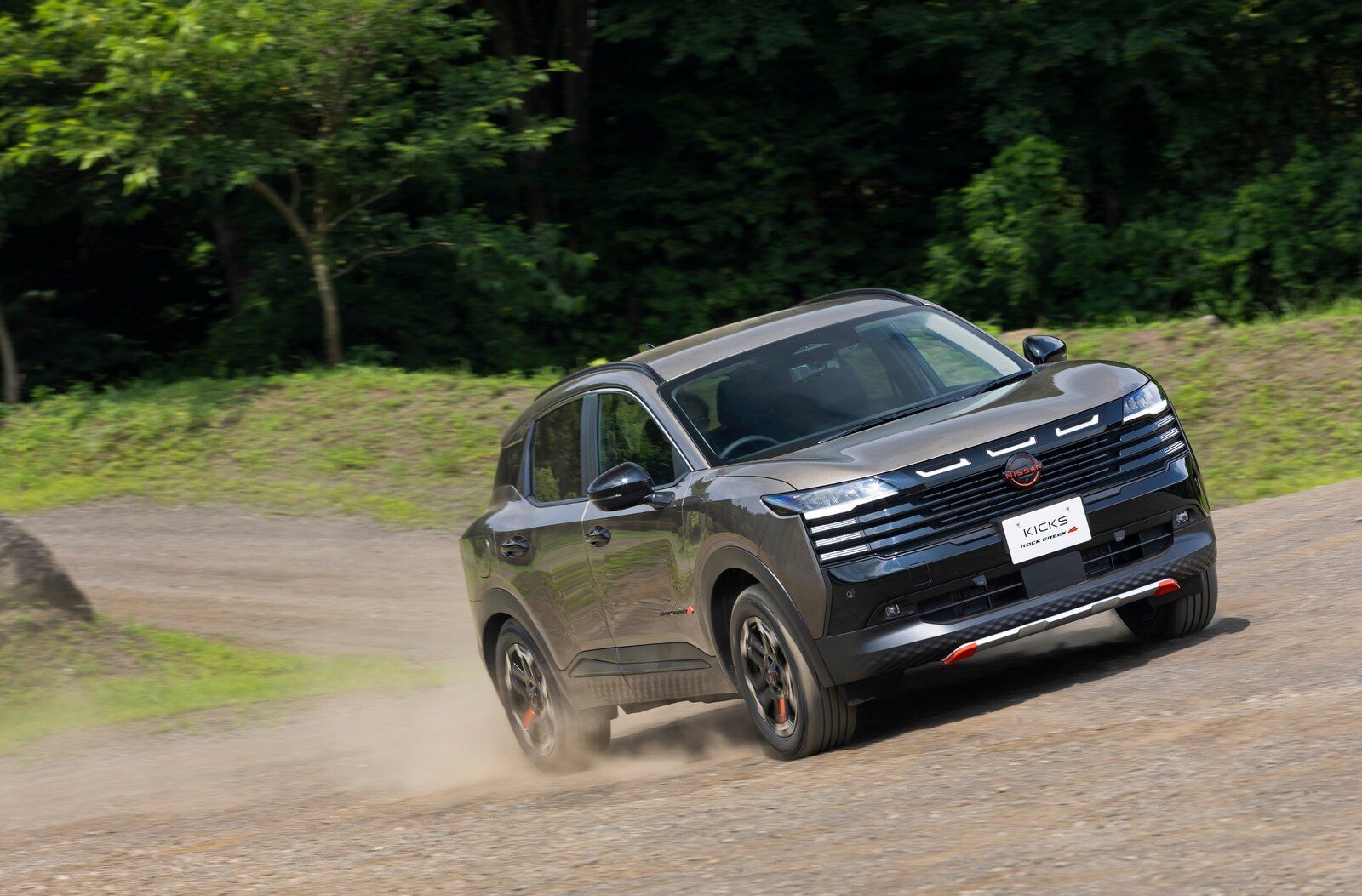 นิสสัน เปิดตัว Nissan Kicks ROCK CREEK 2026 เสริมลุคสายลุยสุดแกร่ง เบาะกันน้ำ ขุมพลัง e-POWER พร้อมระบบขับ 4 e-4ORCE เคาะราคาเริ่ม 3.48 ล้านเยนในญี่ปุ่น 18