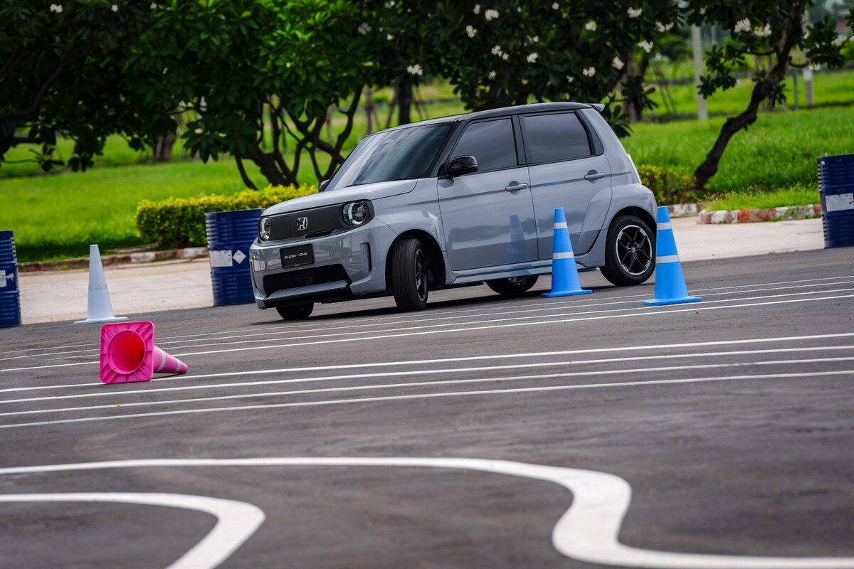 HONDA SUPER-ONE 2026 A-Segment EV จิ๋วสายตีโป่ง นำเข้า CBU ญี่ปุ่น ลิมิเต็ด 30 คัน ราคา 990,000 บาท 18