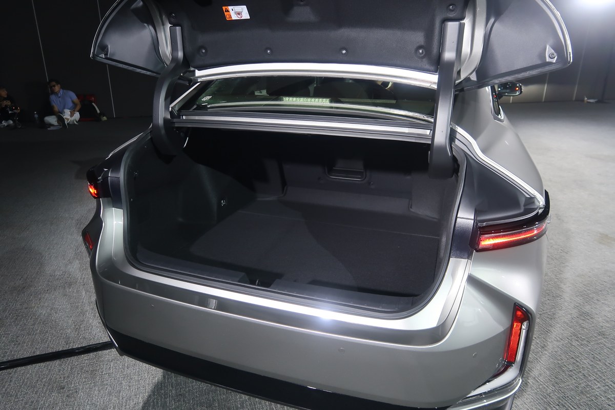 ALL-NEW LEXUS ES 2026 BEV ซีดานไฟฟ้าคันแรกของค่าย เปิดตัวราคาเริ่มต้น 3,290,000 บาท 19