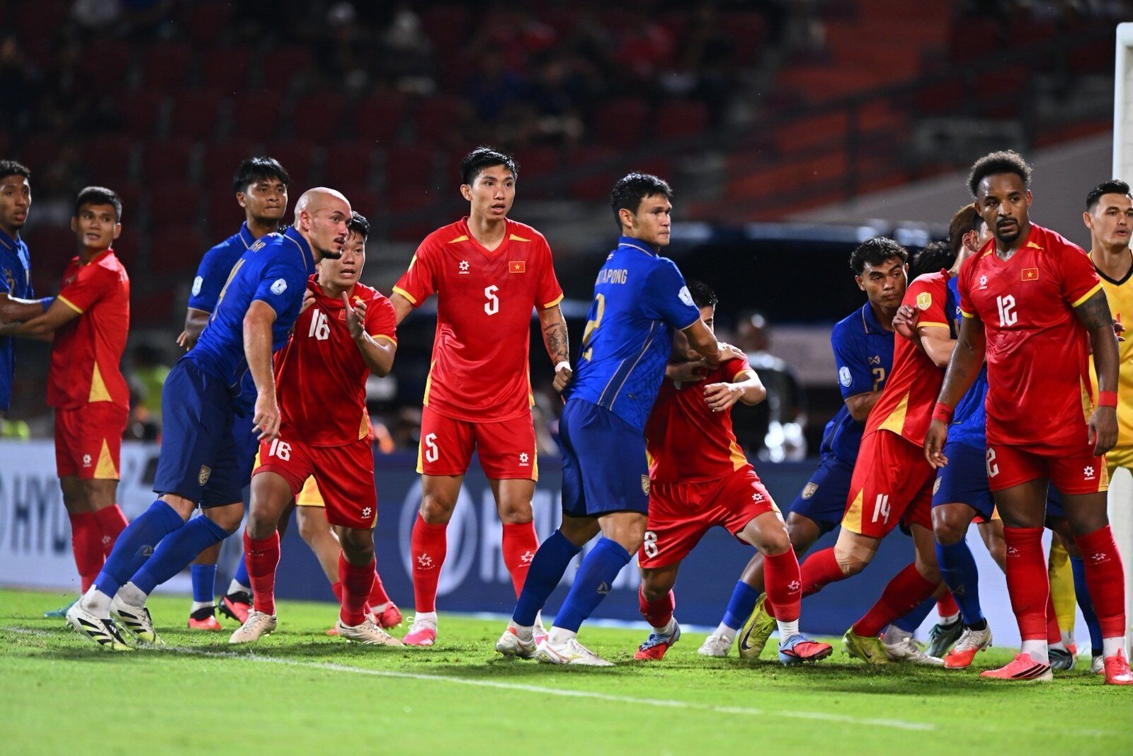 ช้างศึกสู้เต็มที่พ่ายเวียดนาม 0-2 นัดแรกชิงดำ ASEAN Hyundai Cup 2026 ฮุนไดส่งแรงใจแฟนบอล 2.6 หมื่นคน โชว์ตัว IONIQ 5 N Line และ SANTA FE Hybrid ก่อนลุ้นนัดชี้ชะตา 26 ส.ค. นี้ 19
