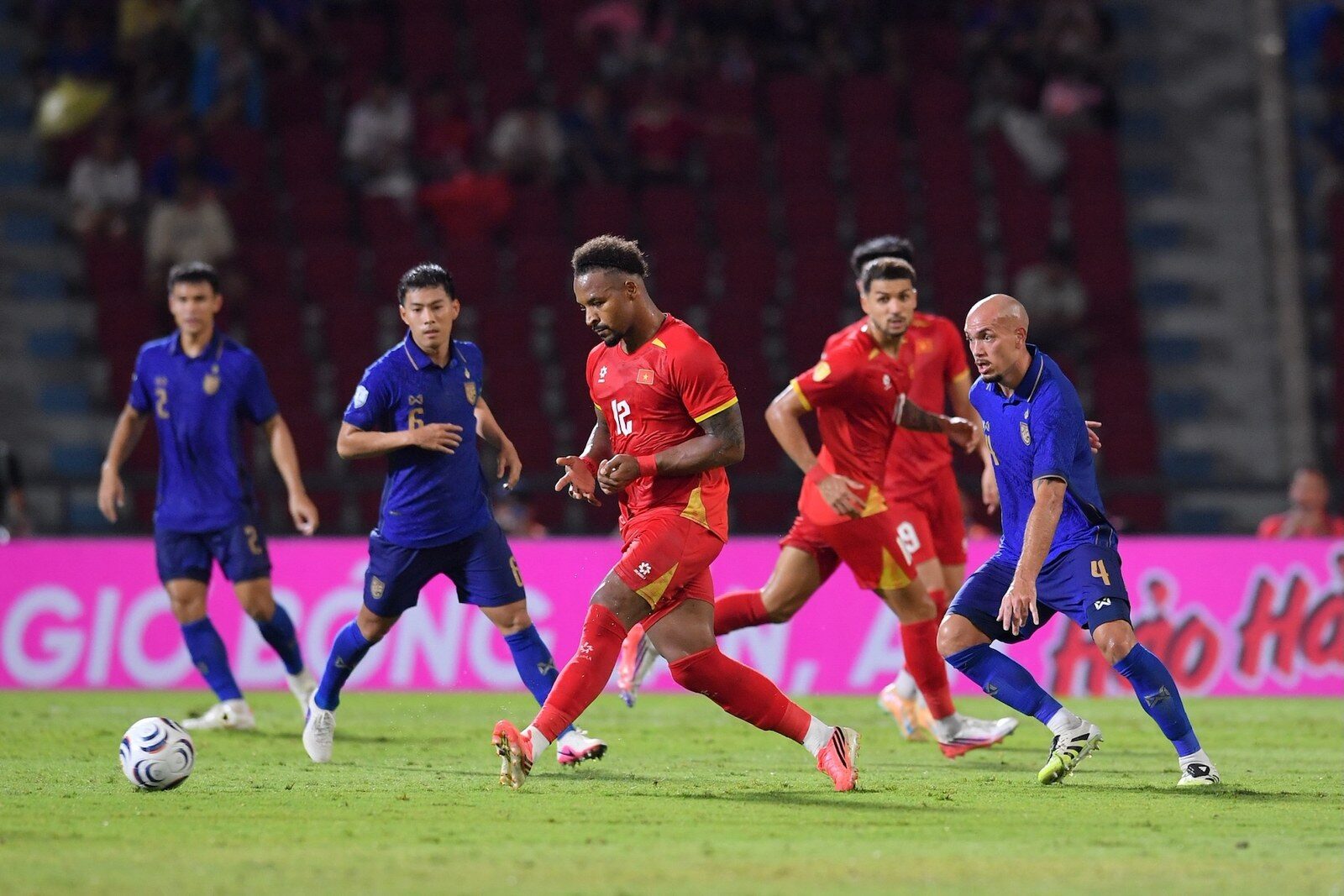ช้างศึกสู้เต็มที่พ่ายเวียดนาม 0-2 นัดแรกชิงดำ ASEAN Hyundai Cup 2026 ฮุนไดส่งแรงใจแฟนบอล 2.6 หมื่นคน โชว์ตัว IONIQ 5 N Line และ SANTA FE Hybrid ก่อนลุ้นนัดชี้ชะตา 26 ส.ค. นี้ 21