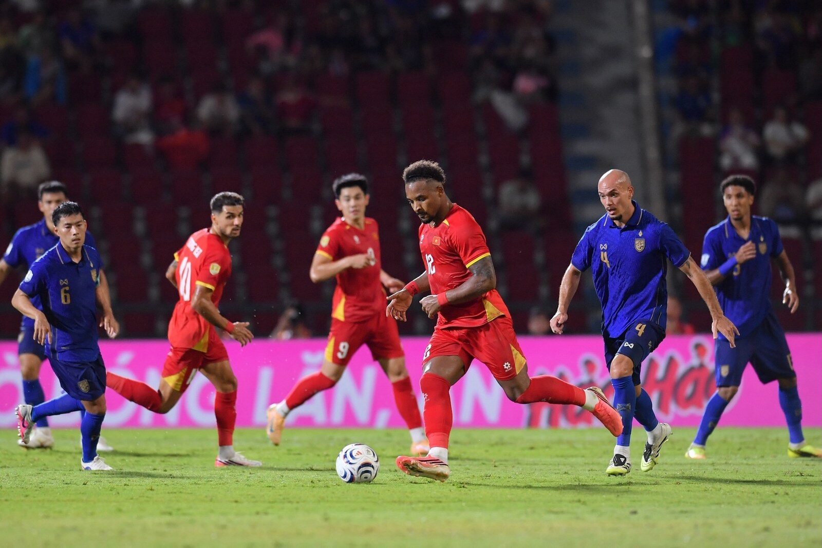 ช้างศึกสู้เต็มที่พ่ายเวียดนาม 0-2 นัดแรกชิงดำ ASEAN Hyundai Cup 2026 ฮุนไดส่งแรงใจแฟนบอล 2.6 หมื่นคน โชว์ตัว IONIQ 5 N Line และ SANTA FE Hybrid ก่อนลุ้นนัดชี้ชะตา 26 ส.ค. นี้ 22