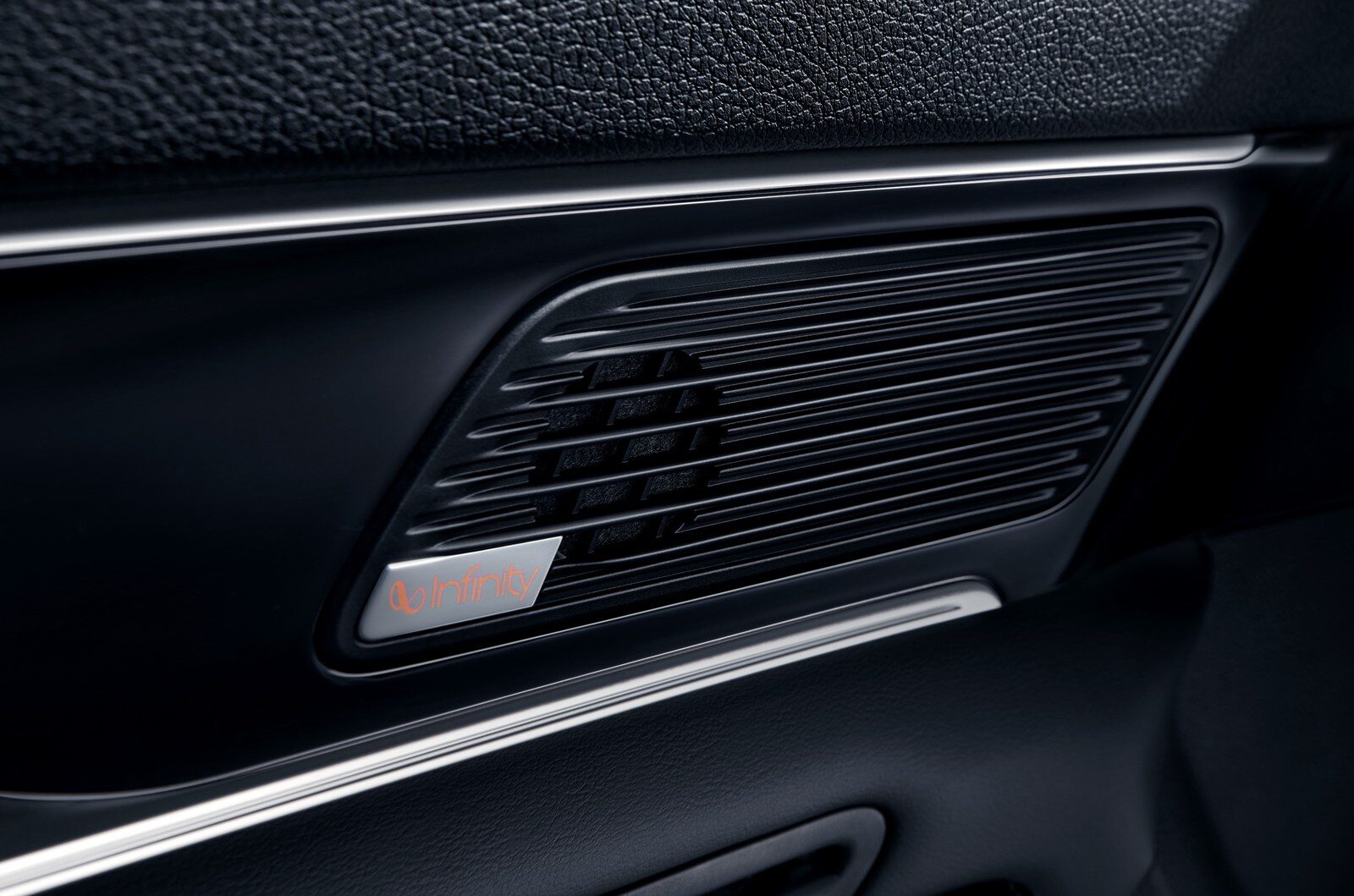 บีวายดี เปิดตัว BYD SEALION 6 DM-i Extended 2026 แบตเตอรี่ใหญ่ขึ้น วิ่งไฟฟ้าล้วน 150 กม. ถังน้ำมัน 60 ลิตร เคาะราคา 969,900 บาท ในงาน BIG MOTOR SALE 2026 22