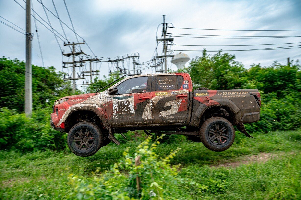 TOYOTA GAZOO Racing Thailand โชว์ฟอร์มแกร่ง พา Hilux TRAVO 2026 ผงาดคว้าอันดับ 2 โอเวอร์ออล ศึกแรลลี่หฤโหด AXCR 2026 ลุยฝ่า 5 จังหวัดกว่า 2,000 กม. 25