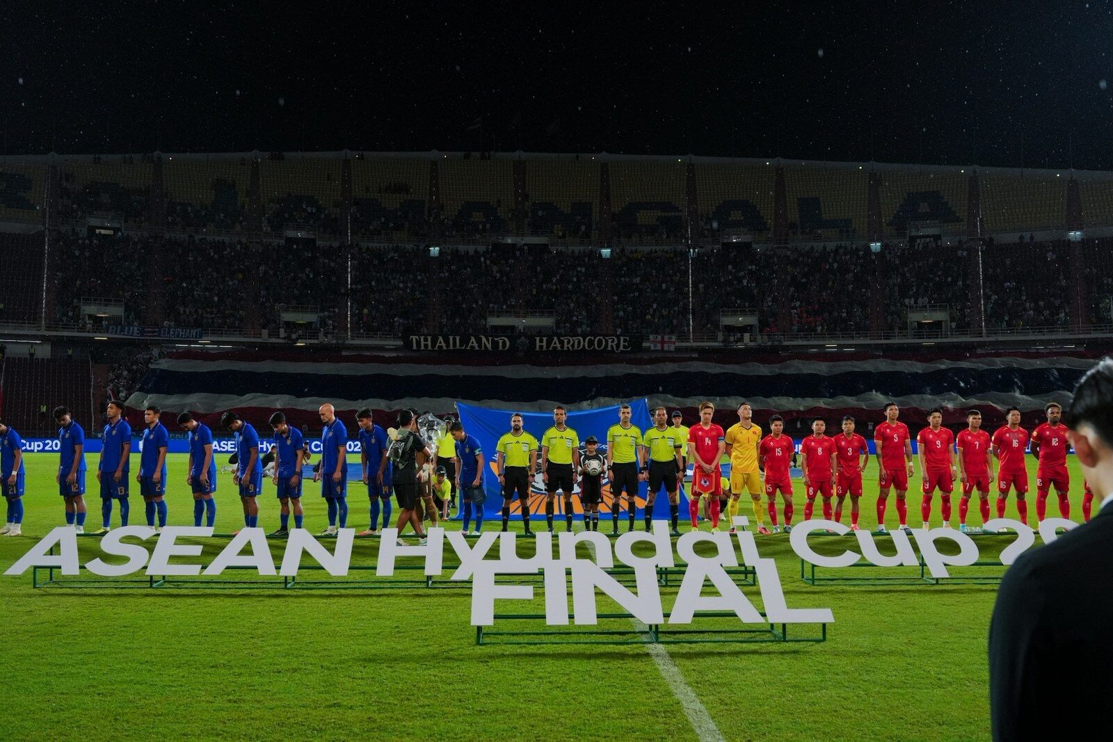 ช้างศึกสู้เต็มที่พ่ายเวียดนาม 0-2 นัดแรกชิงดำ ASEAN Hyundai Cup 2026 ฮุนไดส่งแรงใจแฟนบอล 2.6 หมื่นคน โชว์ตัว IONIQ 5 N Line และ SANTA FE Hybrid ก่อนลุ้นนัดชี้ชะตา 26 ส.ค. นี้ 25